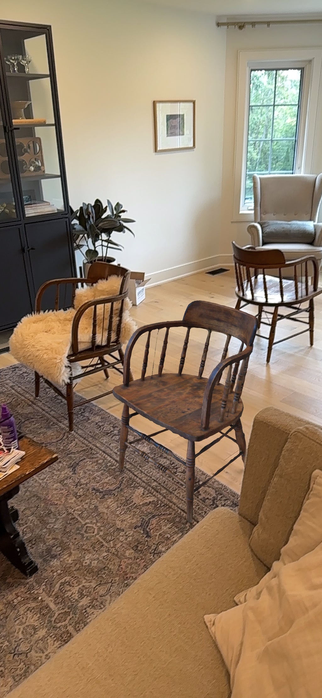 কাঠের হাতের চেয়ার