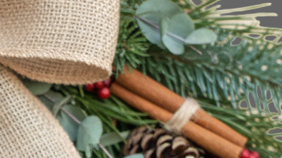 ছুটির দিনের সামনের দরজার পুষ্পস্তবক